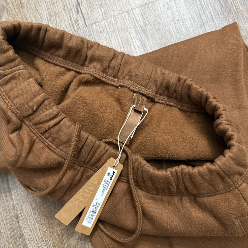 Skims • Cotton Blend Fleece Jersey Sweatpants - Picture 9 of 11
